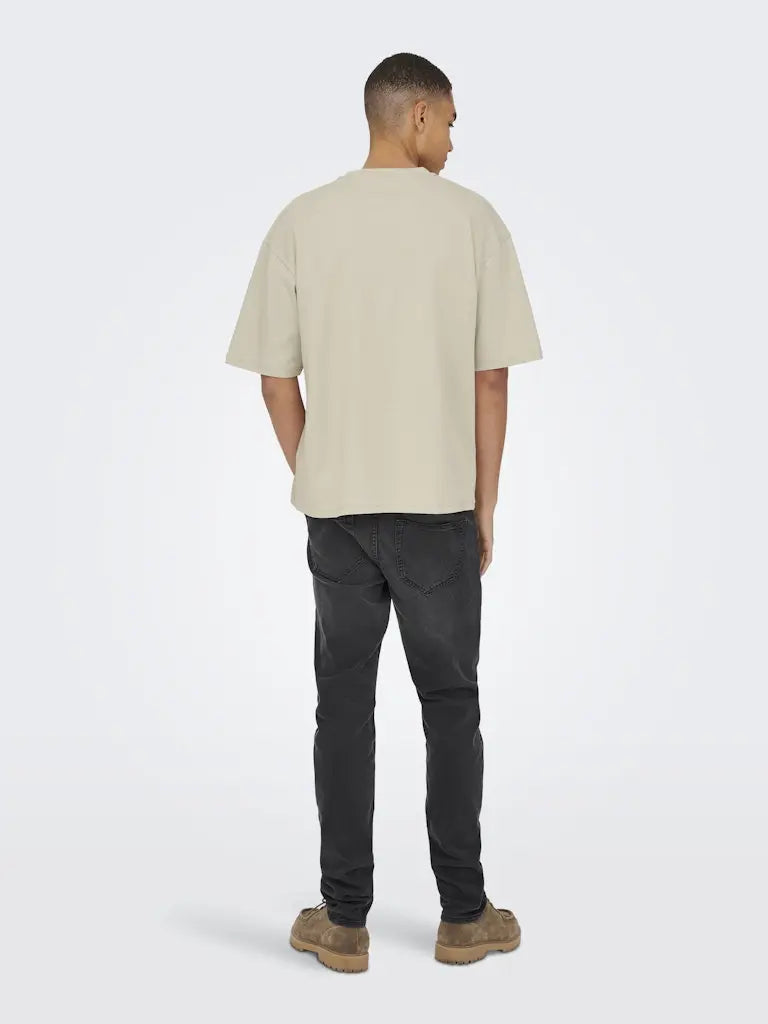 Caspian Boxfit T-Skjorte - Silver Lining Only & Sons
