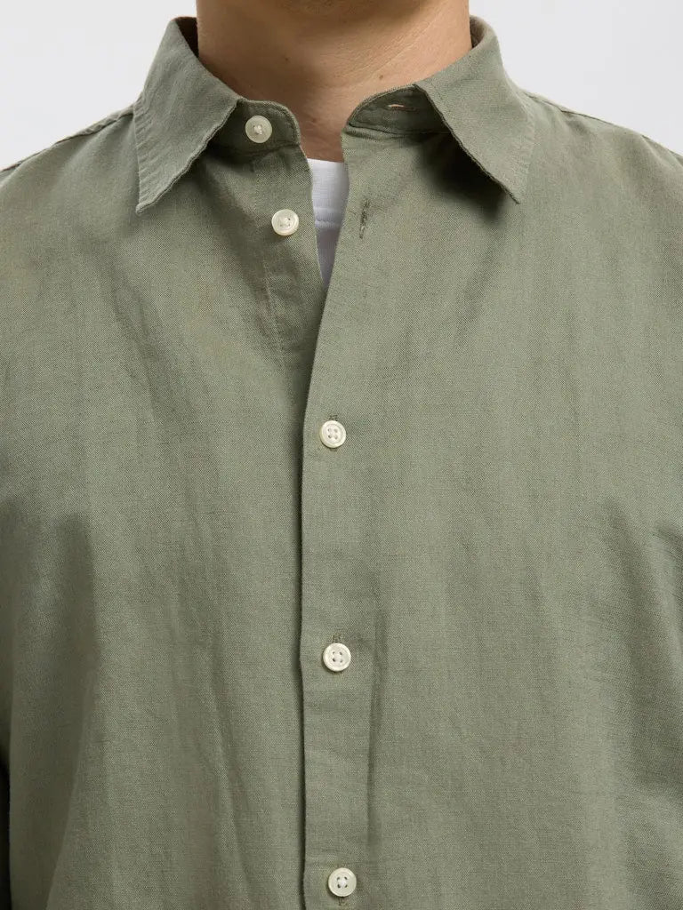 Claus Clay Regular Linskjorte - Vetiver Selected Homme