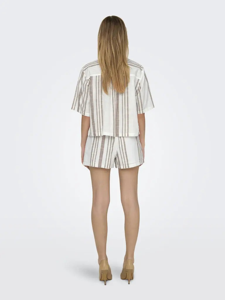 Dorthea Shorts - Cloud Dancer/Shitake JDY