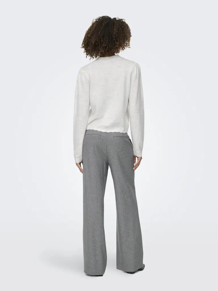 Elanora Genser - Cloud Dancer Detail JDY