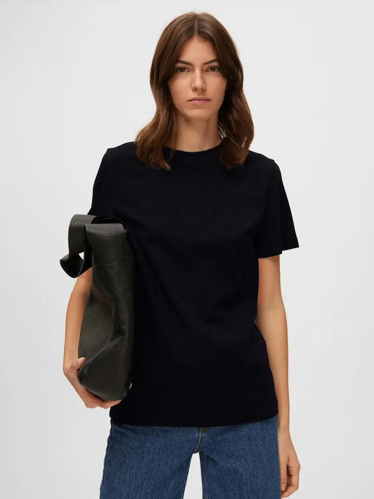 Myessential T-Skjorte - Black Selected Femme